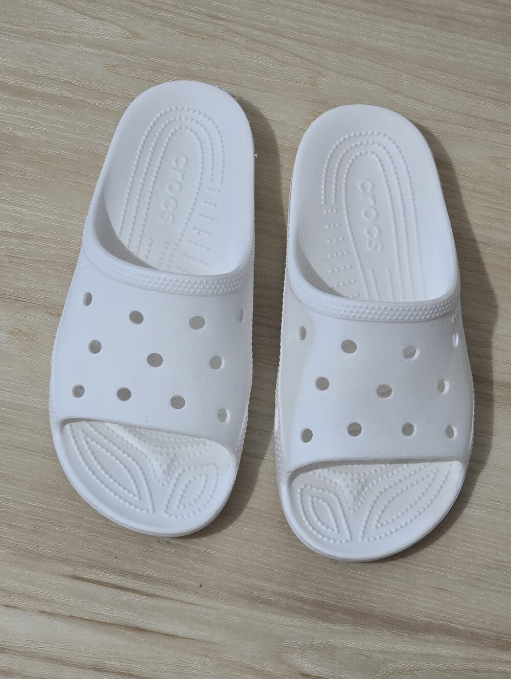 CROCS Classic White Slide Sandals